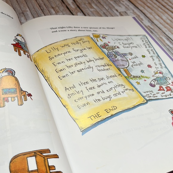 Lilly’s Purple Plastic Purse - Picture 9 of 12